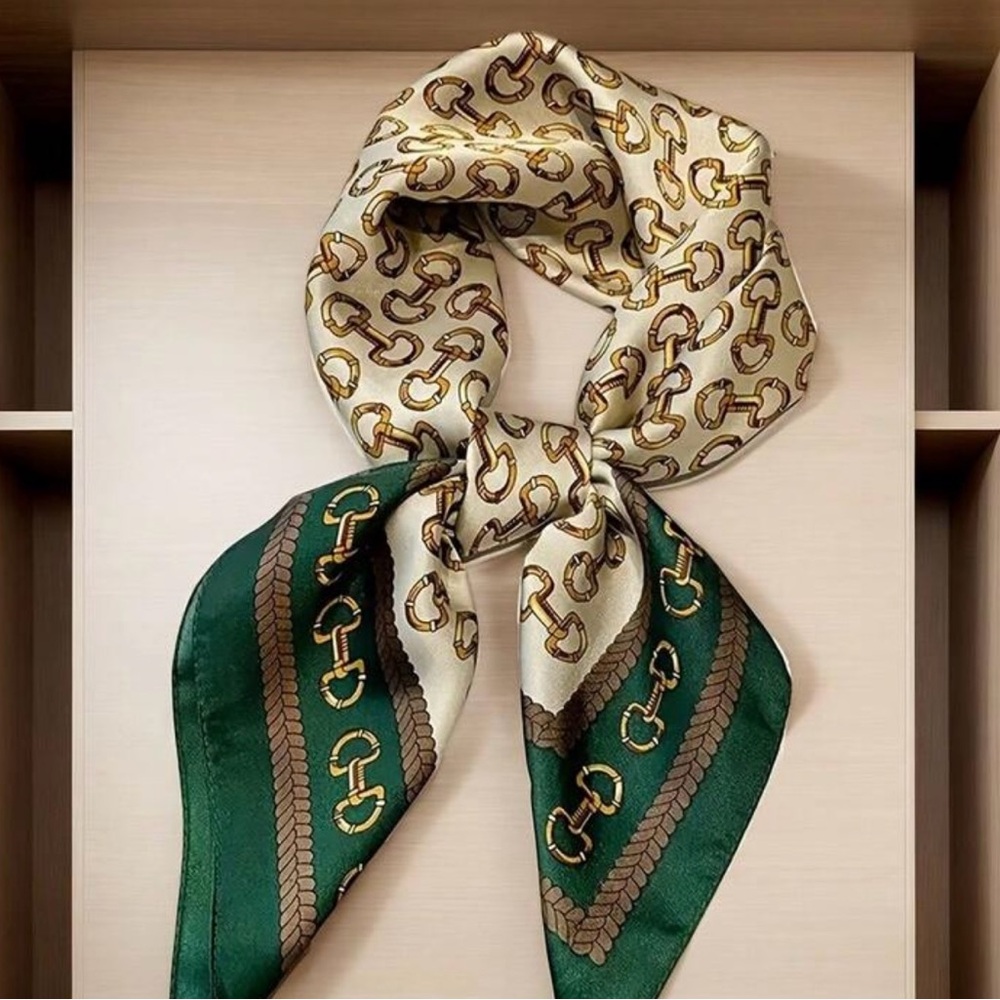 Elegant Green and Cream Scarf